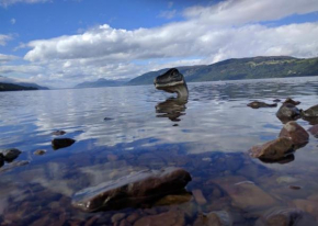 Lovat Loch Ness Apartment with private roof terrace